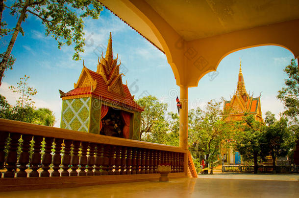 柬埔寨坎波特的河边寺庙