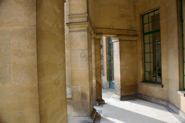 伦敦格林威治埃尔瑟姆艺术装饰宫入口柱