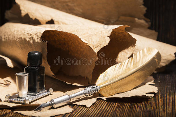 金笔和古代手稿