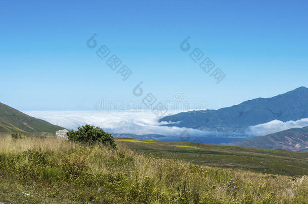 阿根廷图库曼的塔菲山谷湖。