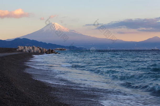 富士山与海