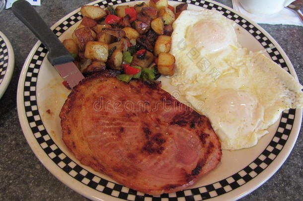 火腿蛋和土豆早餐2