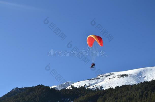 极限运动，班斯科，保加利亚。 滑雪滑翔伞