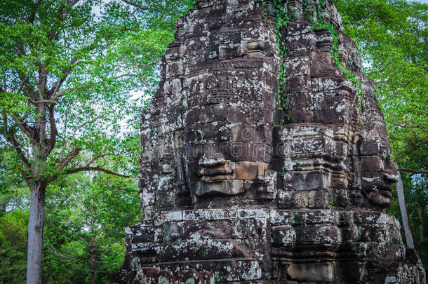 柬埔寨吴哥巴音寺的古代石像