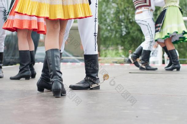 斯洛伐克<strong>民族舞蹈</strong>的片段与多彩的衣服