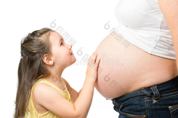 小女孩和怀孕的母亲