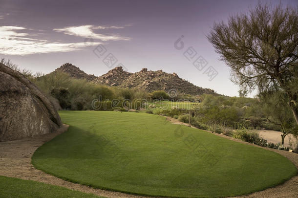 高尔夫球场景观沙漠山景观