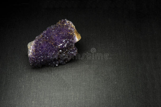 黑色的紫水晶石
