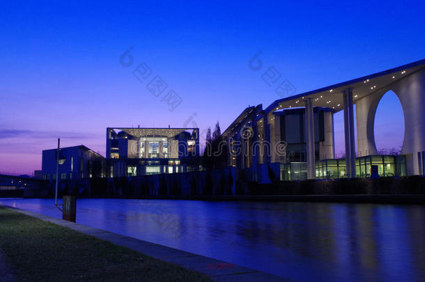 柏林的一座建筑，蓝色的