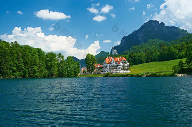 巴伐利亚慕尼黑附近的霍恩施旺高的阿尔卑斯湖