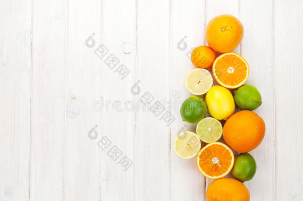 柑橘类水果。 橘子，柠檬和柠檬