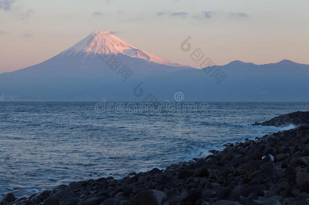 富士山与海