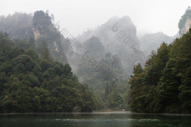 张家界宝峰湖