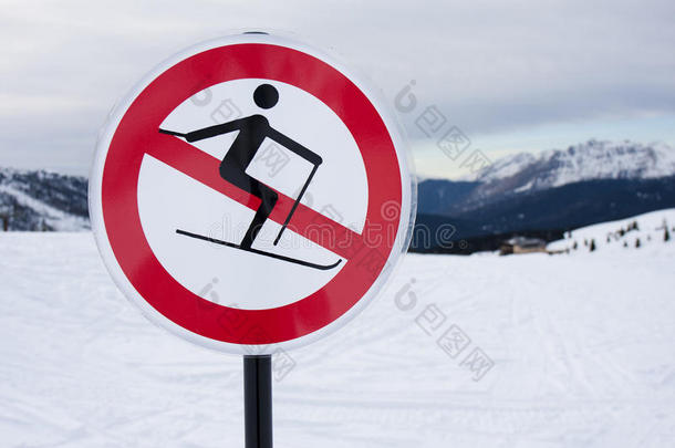 禁止禁止标志象征滑雪