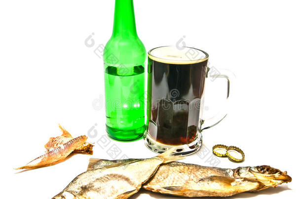 深色啤酒和鱼