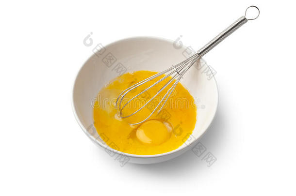 打好的鸡蛋在一个碗里用打蛋器蛋黄