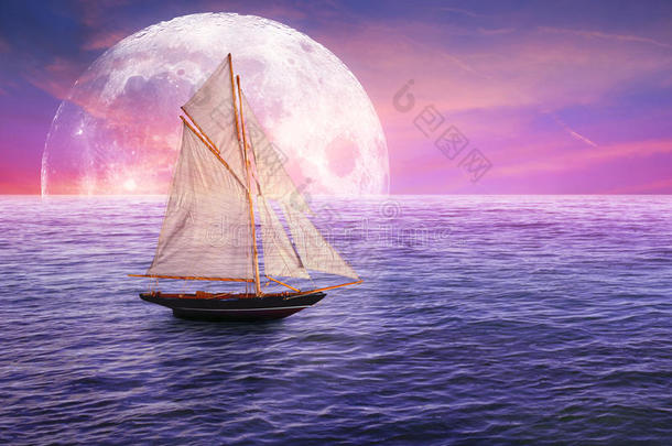 经典的旧帆船在月光下观看天际线天空灯光背景