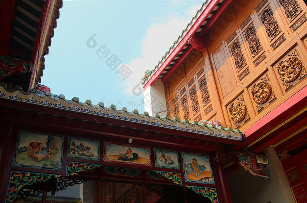 有蓝天的中国寺庙