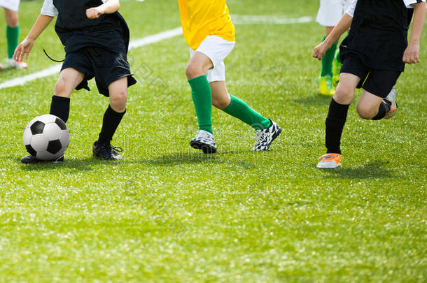 儿童足球比赛。 训练和足球比赛