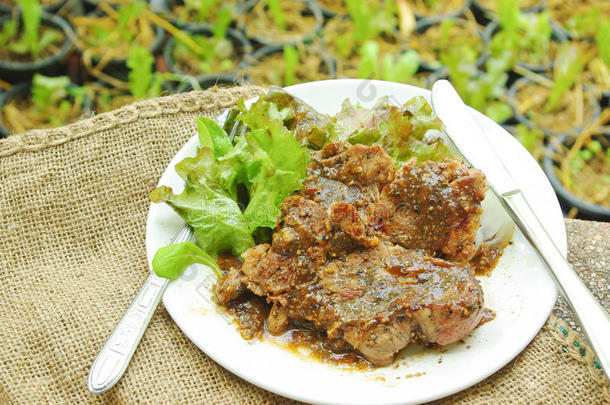 从有机农场到餐桌：黑胡椒猪肉牛排