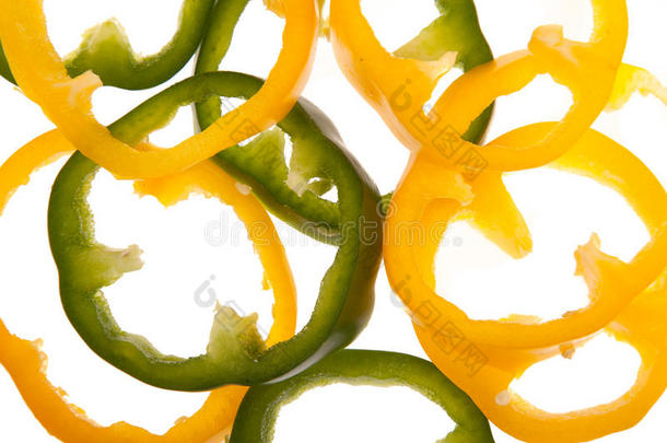 切<strong>黄色</strong>和绿色的<strong>甜椒</strong>