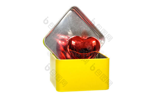 红色心脏的铝黄色盒子
