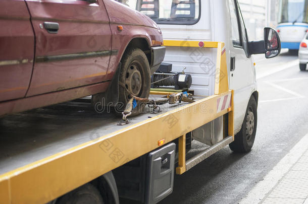 意外援助打破故障汽车