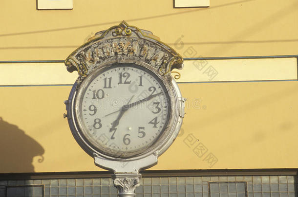 古色古香的街钟，洛波克，加州