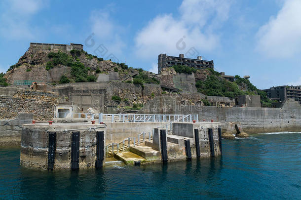 冈坎吉马(Hashima)的码头)