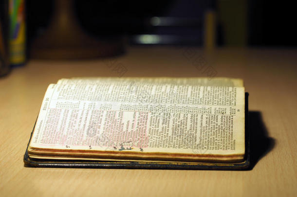 一本古老的西班牙圣经