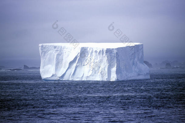 南极洲天堂港的冰山
