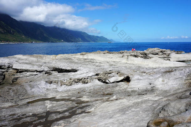 冒险海滩美丽的蓝色海岸