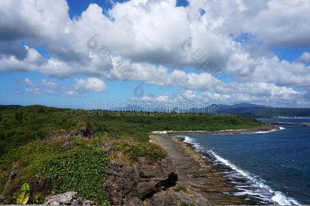 冒险海滩美丽的蓝色海岸