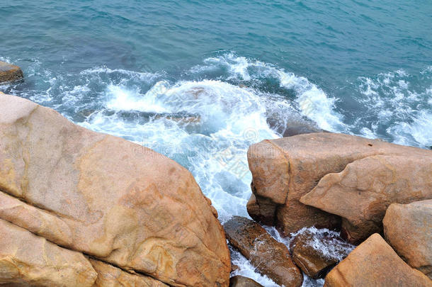 海与石