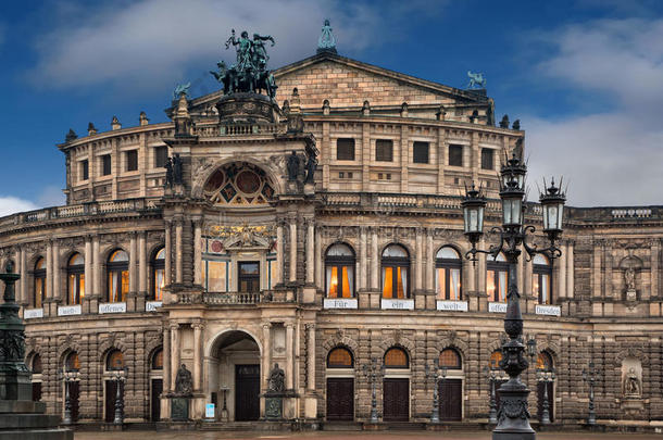 德累斯顿的森珀歌剧院