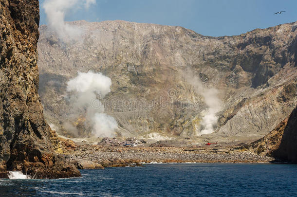 积极的干旱的贫瘠的火山口陨石坑