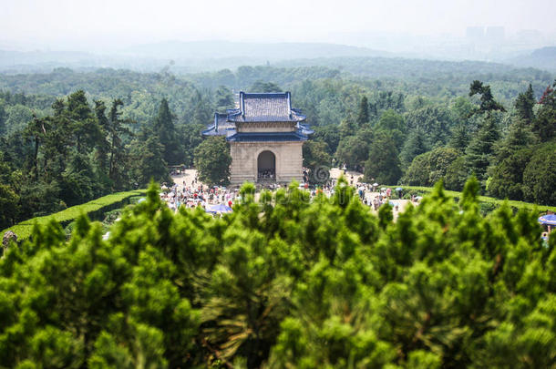 建筑中心瓷器绿色小山