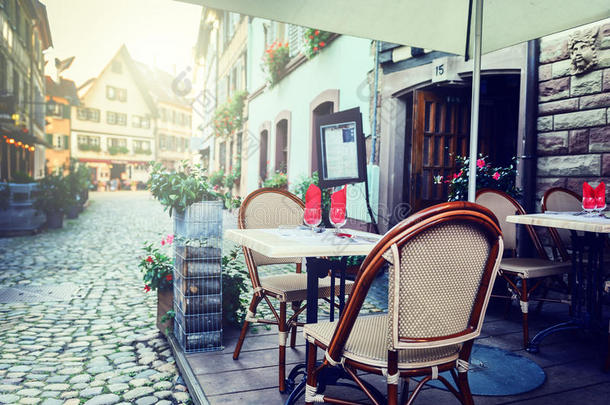 欧洲小城咖啡厅露台