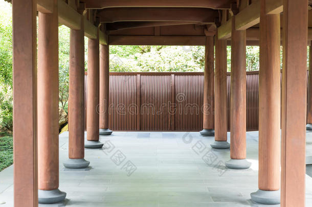 南莲花园的中式走廊