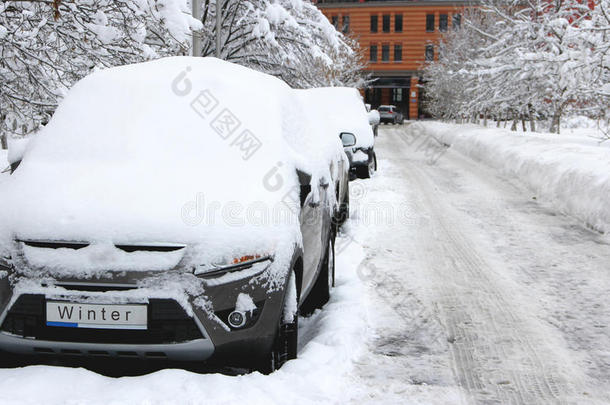 暴风雪汽车寒冷的十二月二月