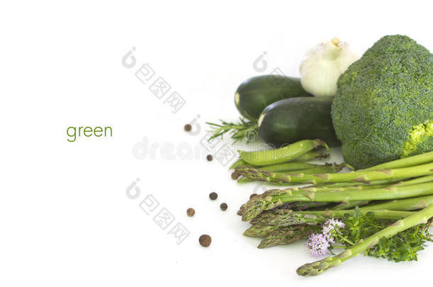 白色的新鲜绿色蔬菜