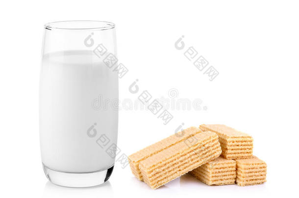 一杯牛奶，在白色背景<strong>上上</strong>