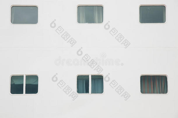 游轮的船舱窗户