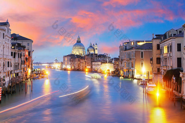 威尼斯大运河圣母玛利亚礼炮大教堂