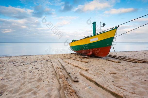 波罗的海岸边的渔船