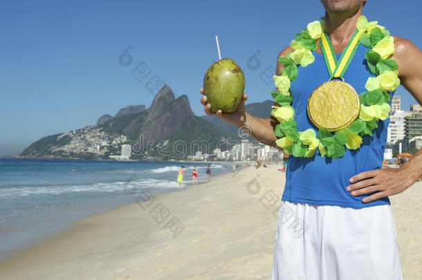 金牌运动员与椰子里约庆祝