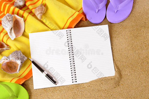 海滩背景旅游日记或日记写作书复印空间