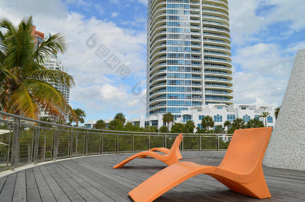 亭子上的椅子，南角公园，南滩，佛罗里达
