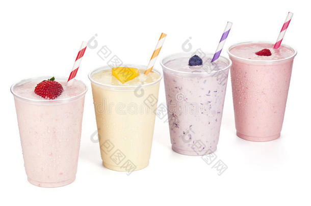 四种口味的水果酸奶冰沙