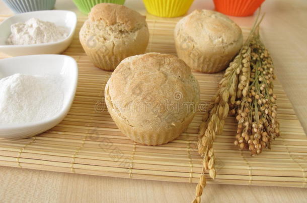 面包松饼与螺旋面粉，小米粉，米粉